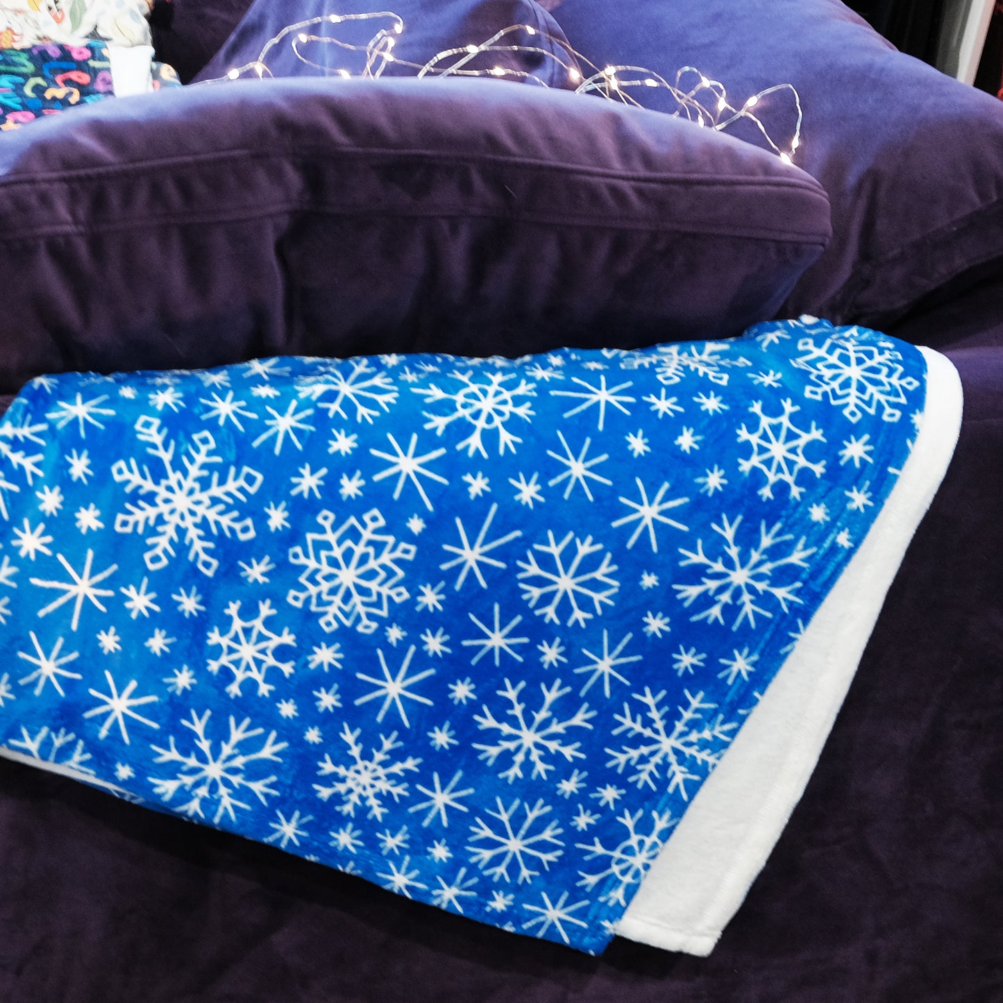 Holiday Ultra-Soft Throw Blanket: Snow in Blue